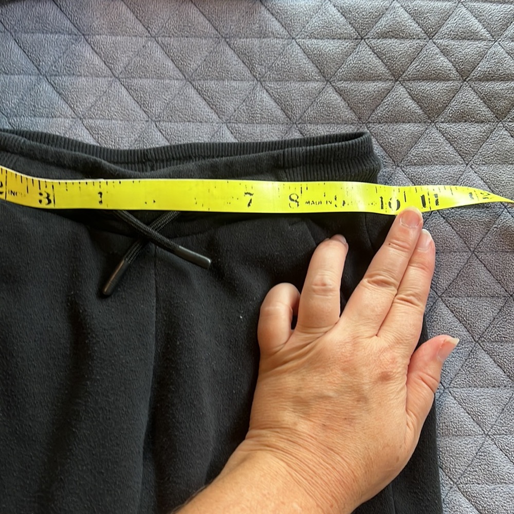 Boys X/S, 4/5. All in Motion Black Joggers with pockets. - Picture 4 of 8